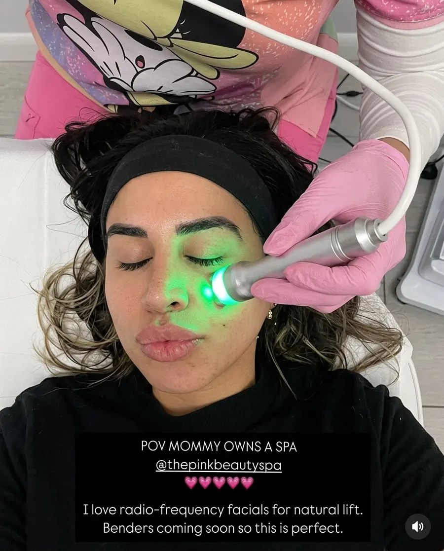Facial con radiofrecuencia y luz LED en The Pink Beauty Spa